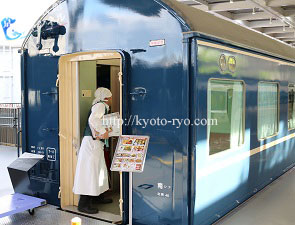 京都鉄道博物館のブルートレイン（食堂車）